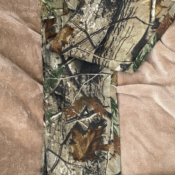 Realtree size small (6/8) ladies camo cargo pants - Picture 4 of 4